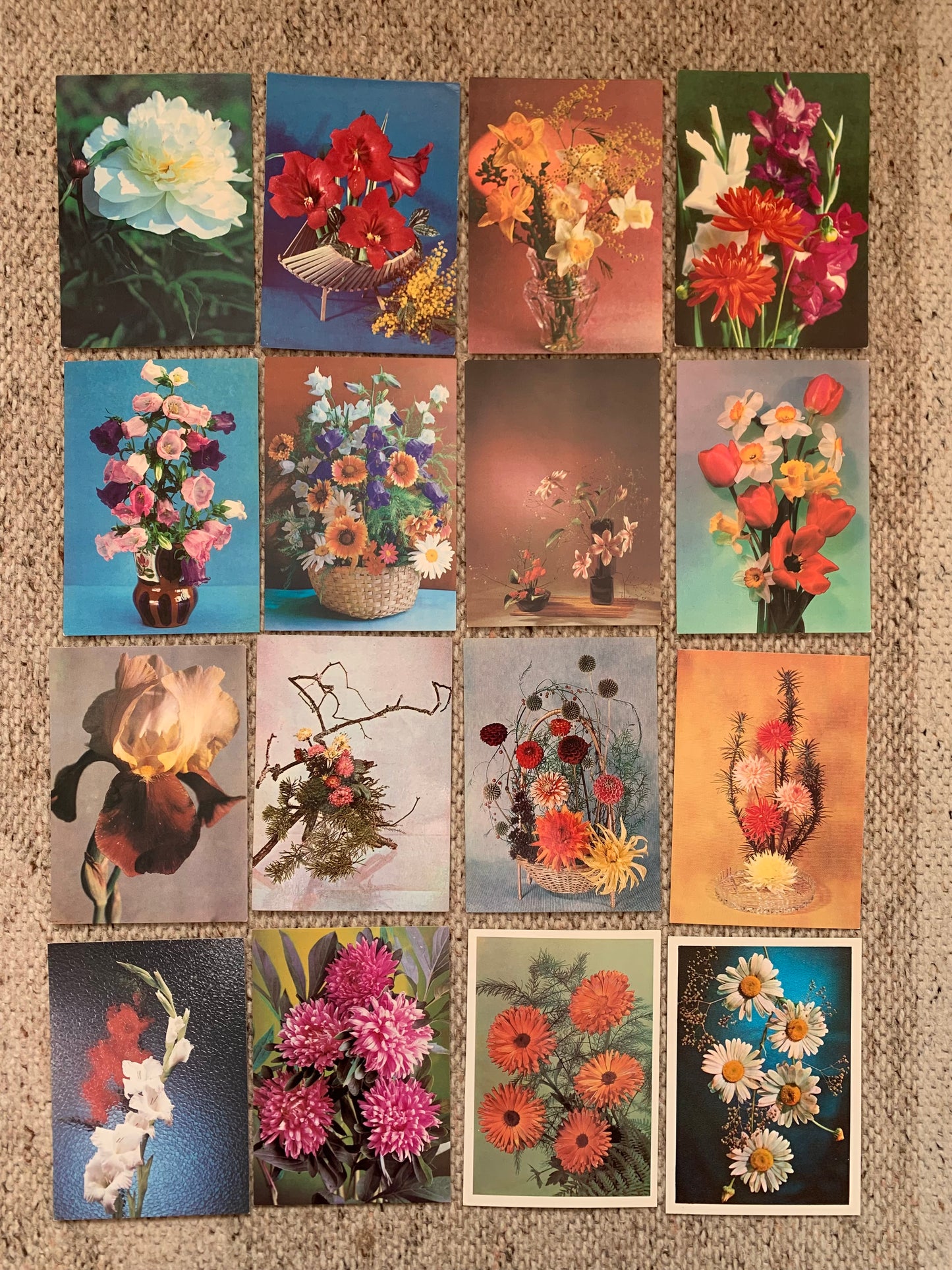 16 Unused FLOWER / FLORAL postcards - Printed in USSR - 1970-1980s