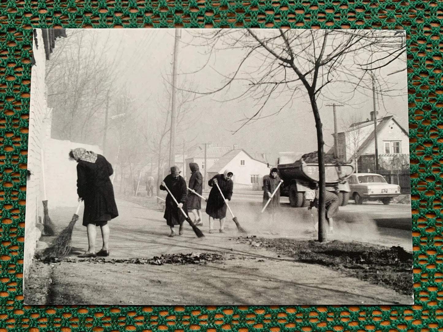 Latvian postcard of Soviet-time Saturday labor cleaning event in Daugavpils Street on 20 April 1976 - Soviet tradition Life in USSR - Soviet people - Printed in 2000s